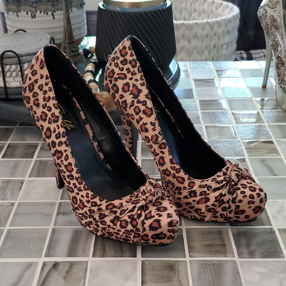 Leopard Print High Heels - Picture 2 of 6
